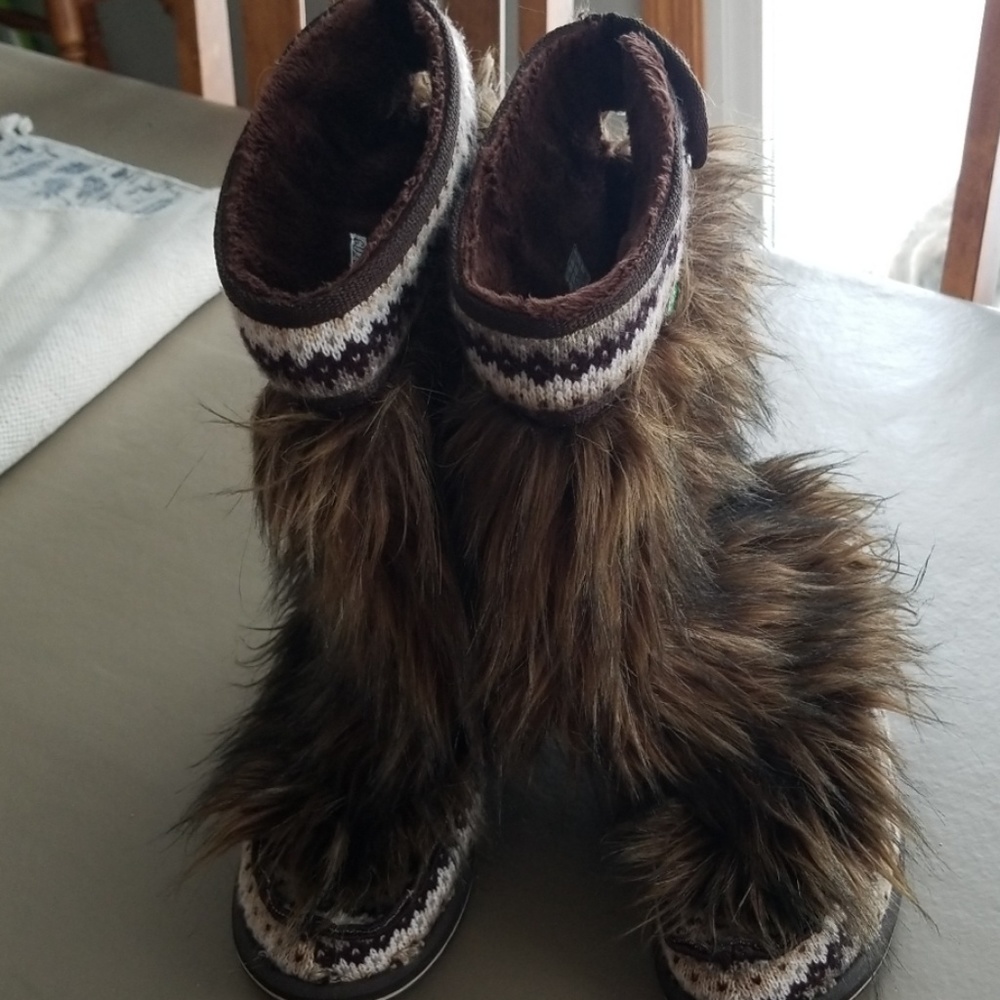 Sanuk faux fur boots size 8